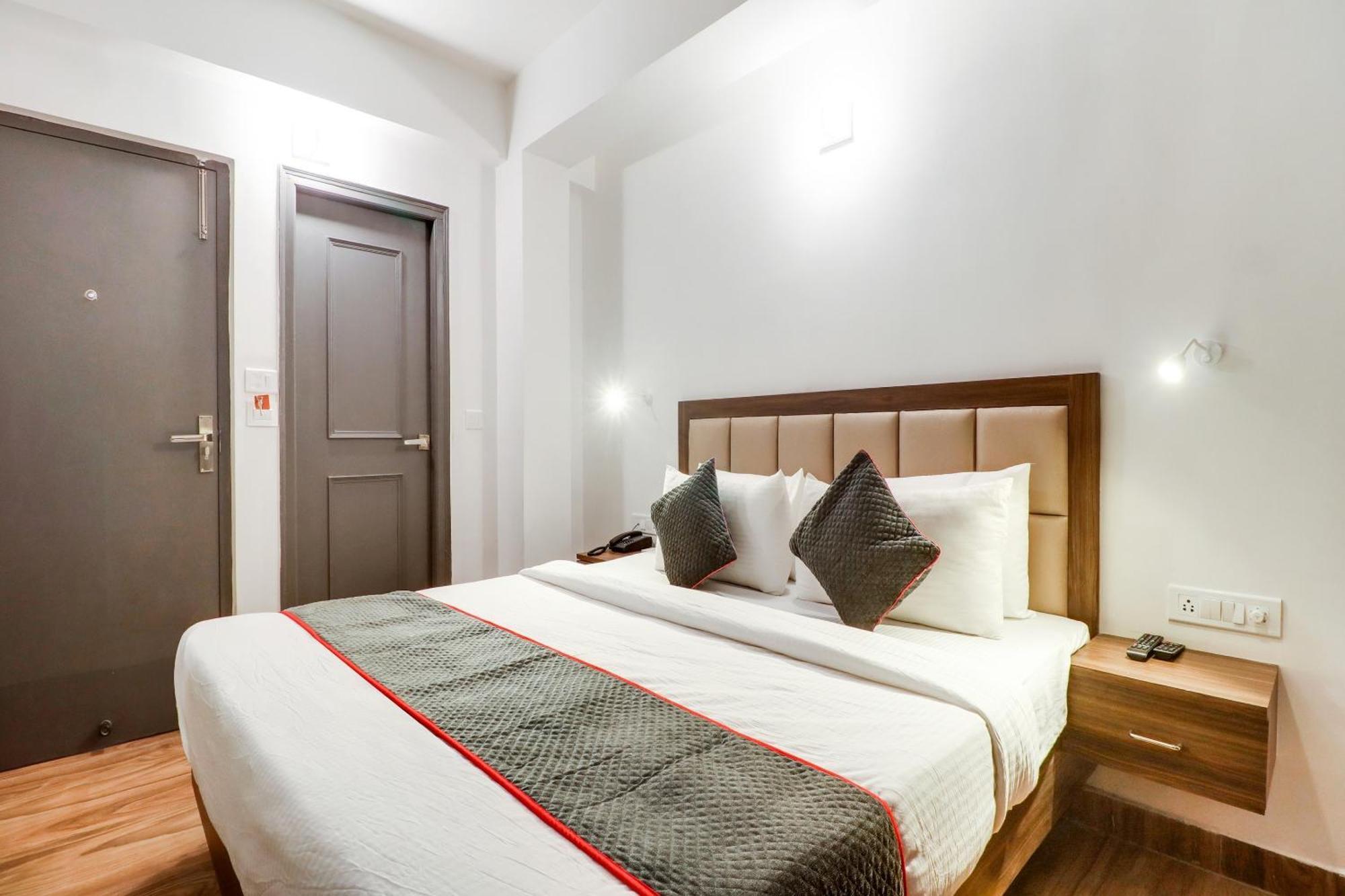 Townhouse Townhouse Clark Inn Патна Екстериор снимка