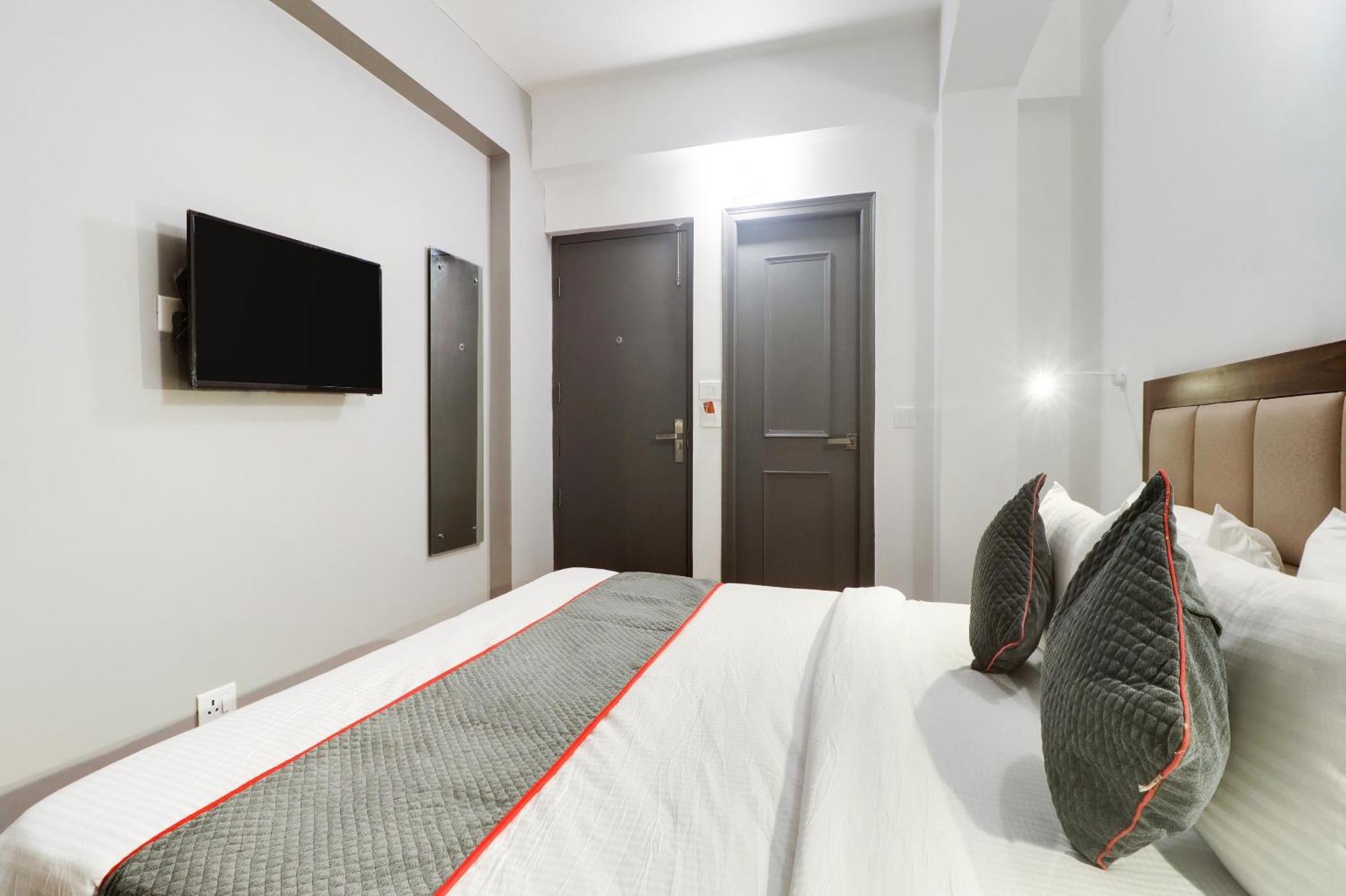 Townhouse Townhouse Clark Inn Патна Екстериор снимка