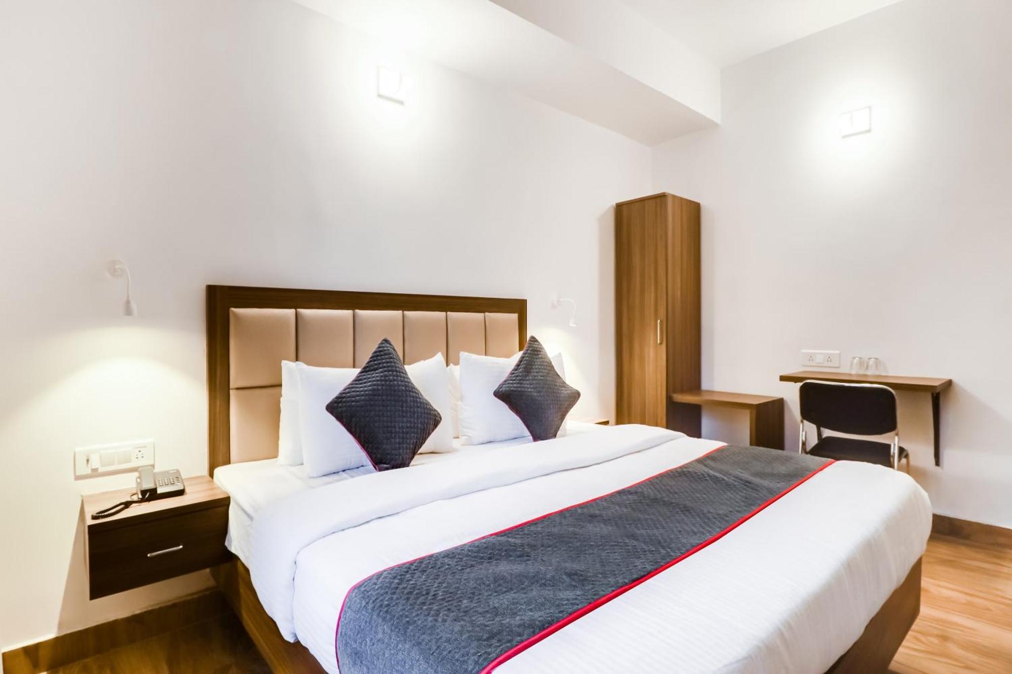 Townhouse Townhouse Clark Inn Патна Екстериор снимка