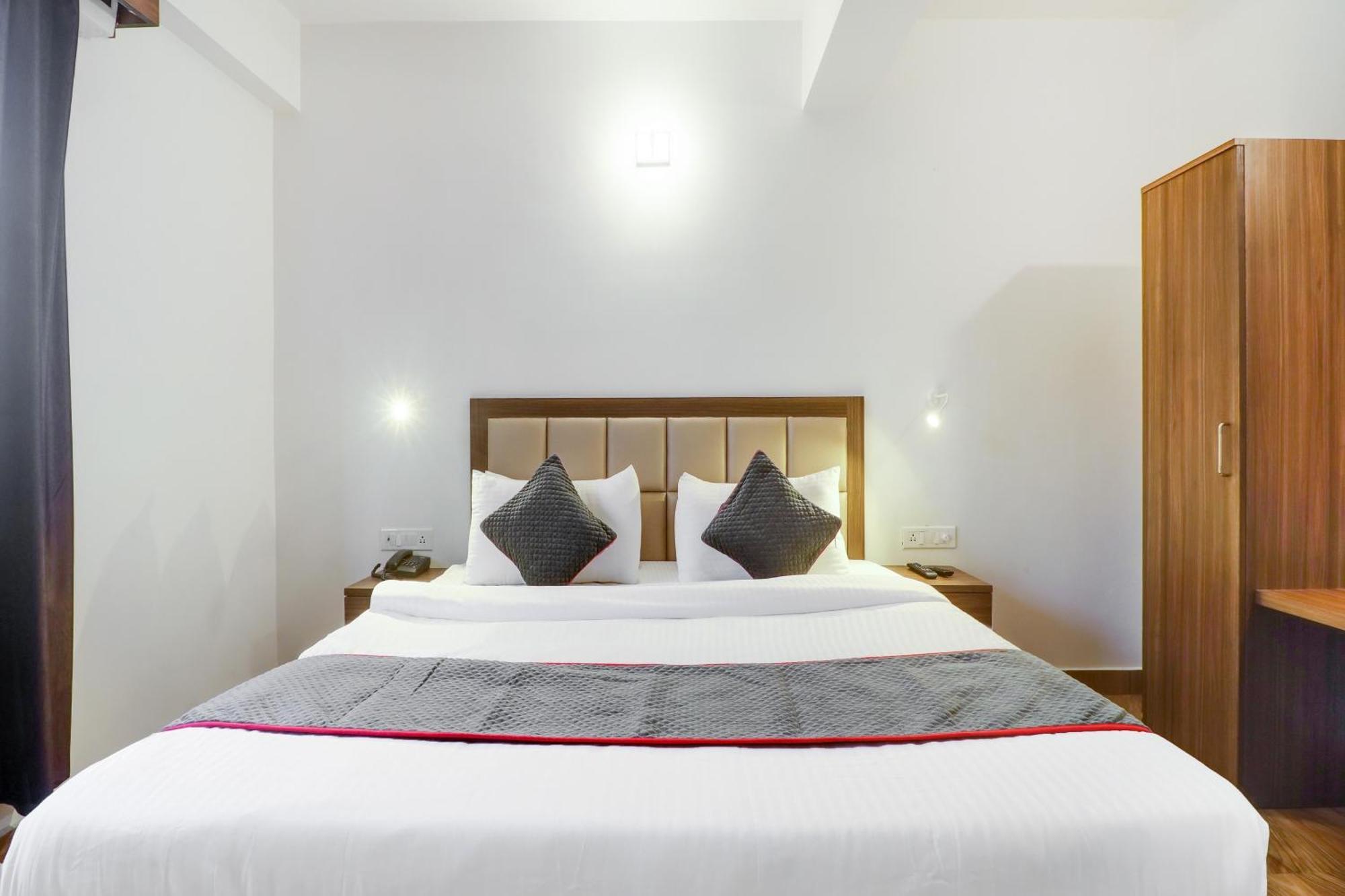 Townhouse Townhouse Clark Inn Патна Екстериор снимка