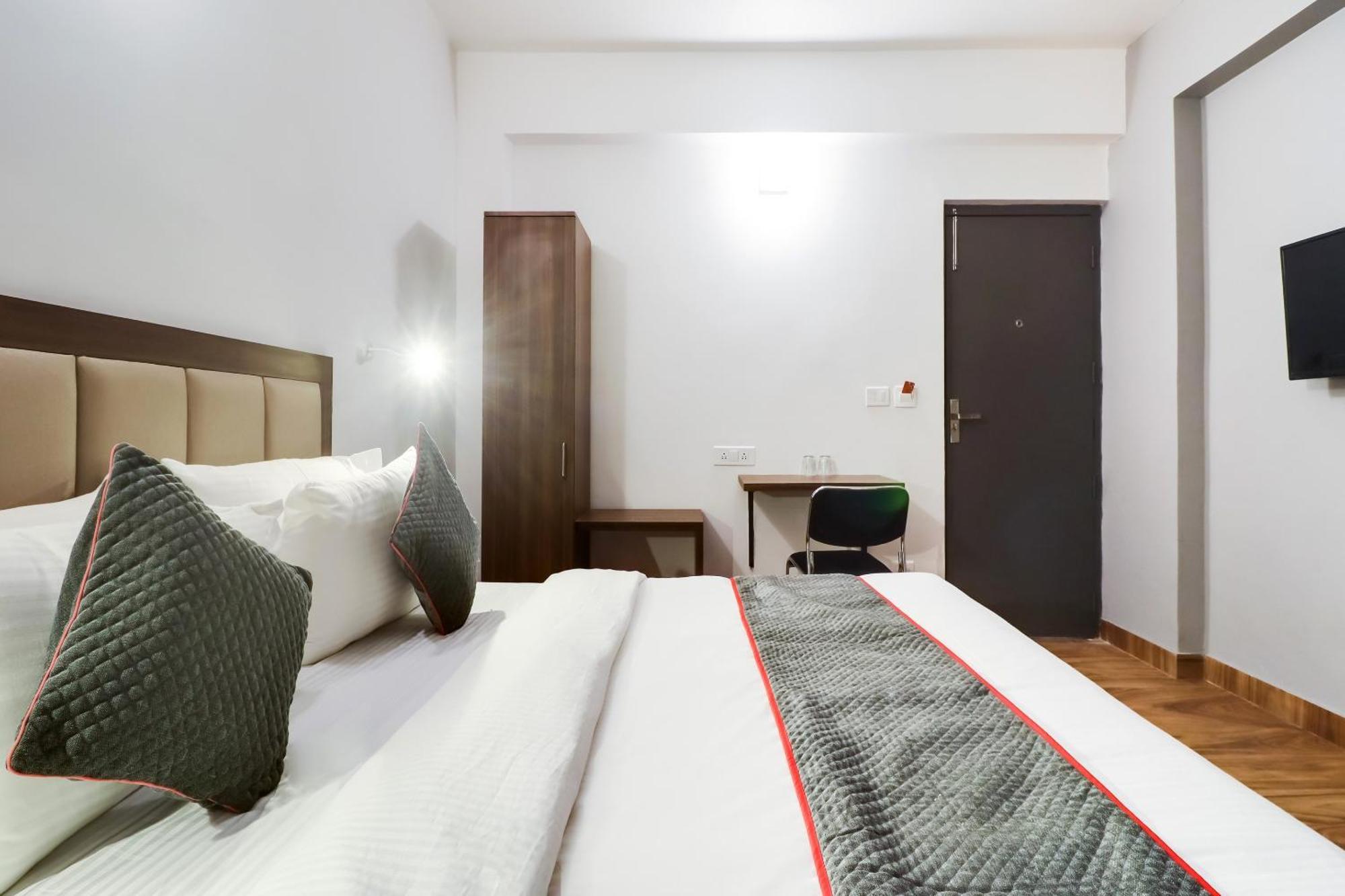 Townhouse Townhouse Clark Inn Патна Екстериор снимка