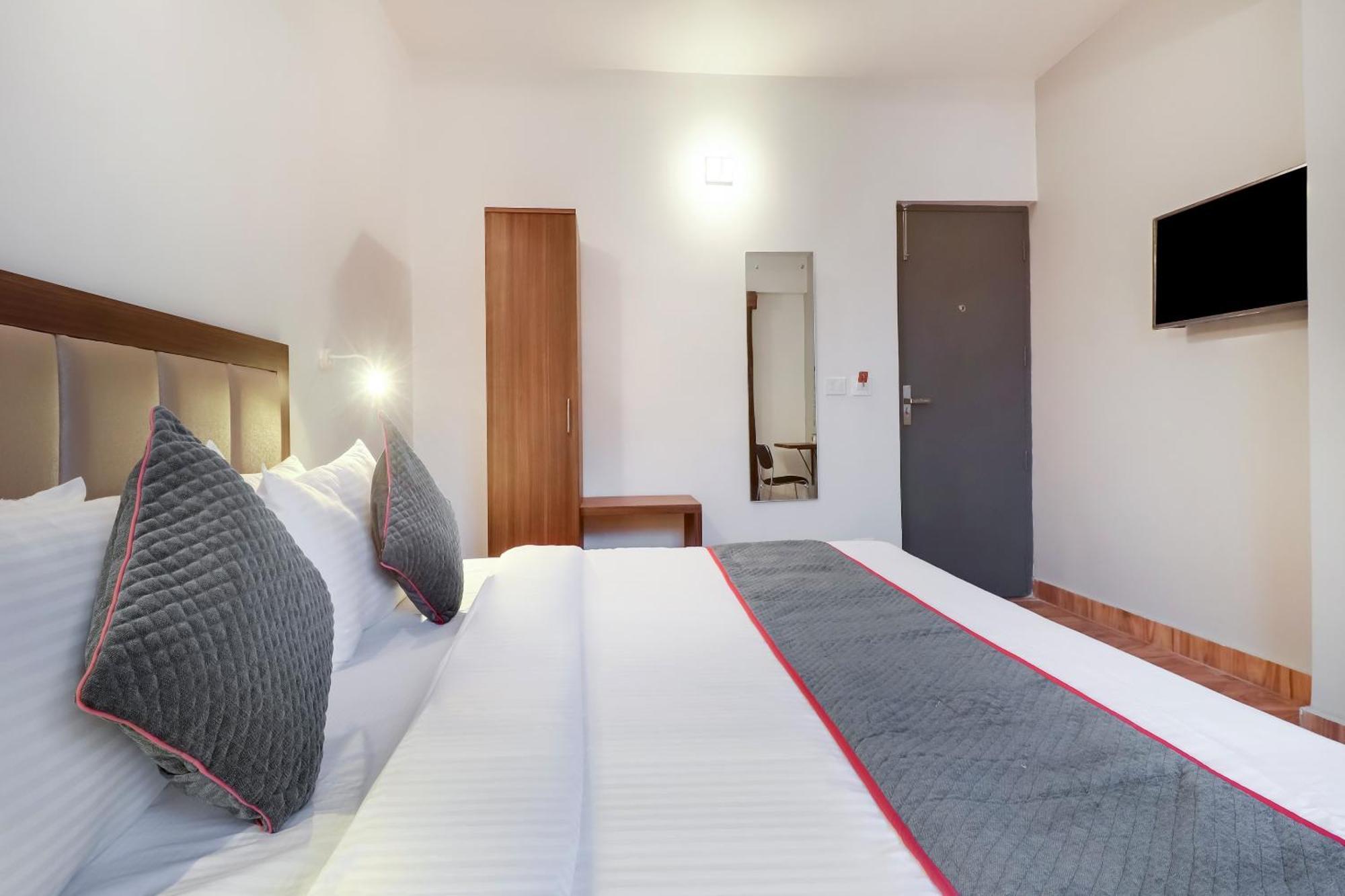 Townhouse Townhouse Clark Inn Патна Екстериор снимка