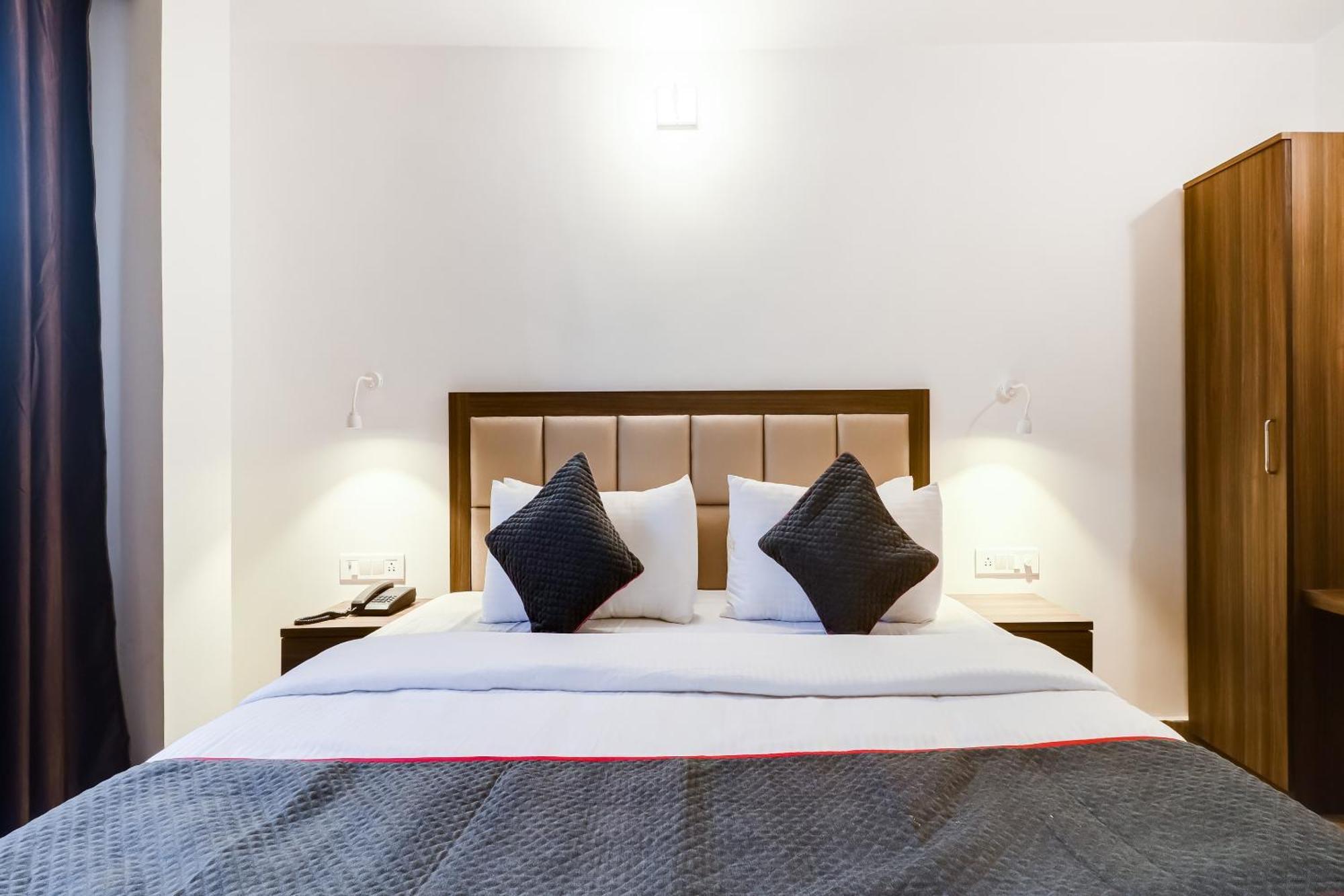 Townhouse Townhouse Clark Inn Патна Екстериор снимка