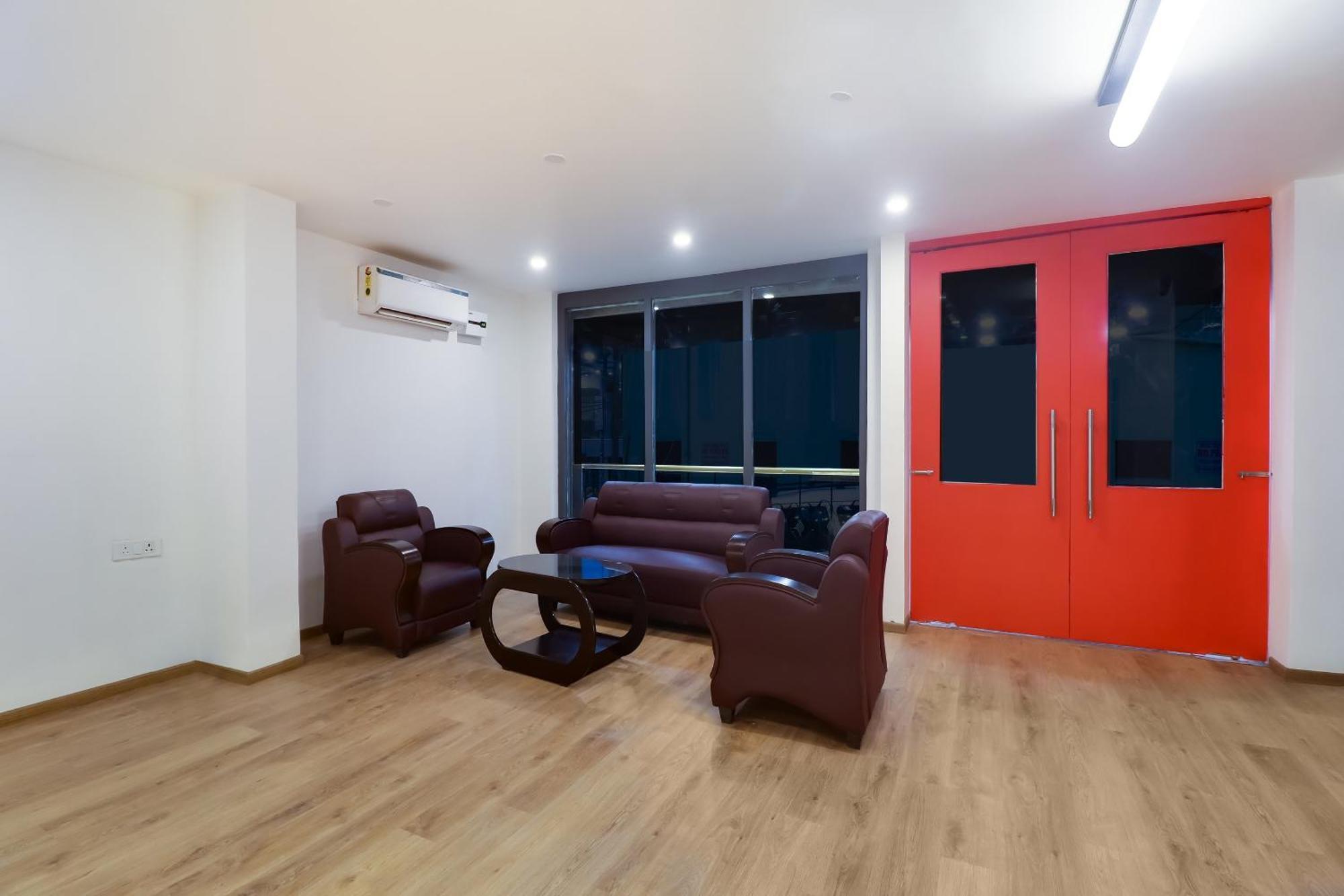 Townhouse Townhouse Clark Inn Патна Екстериор снимка