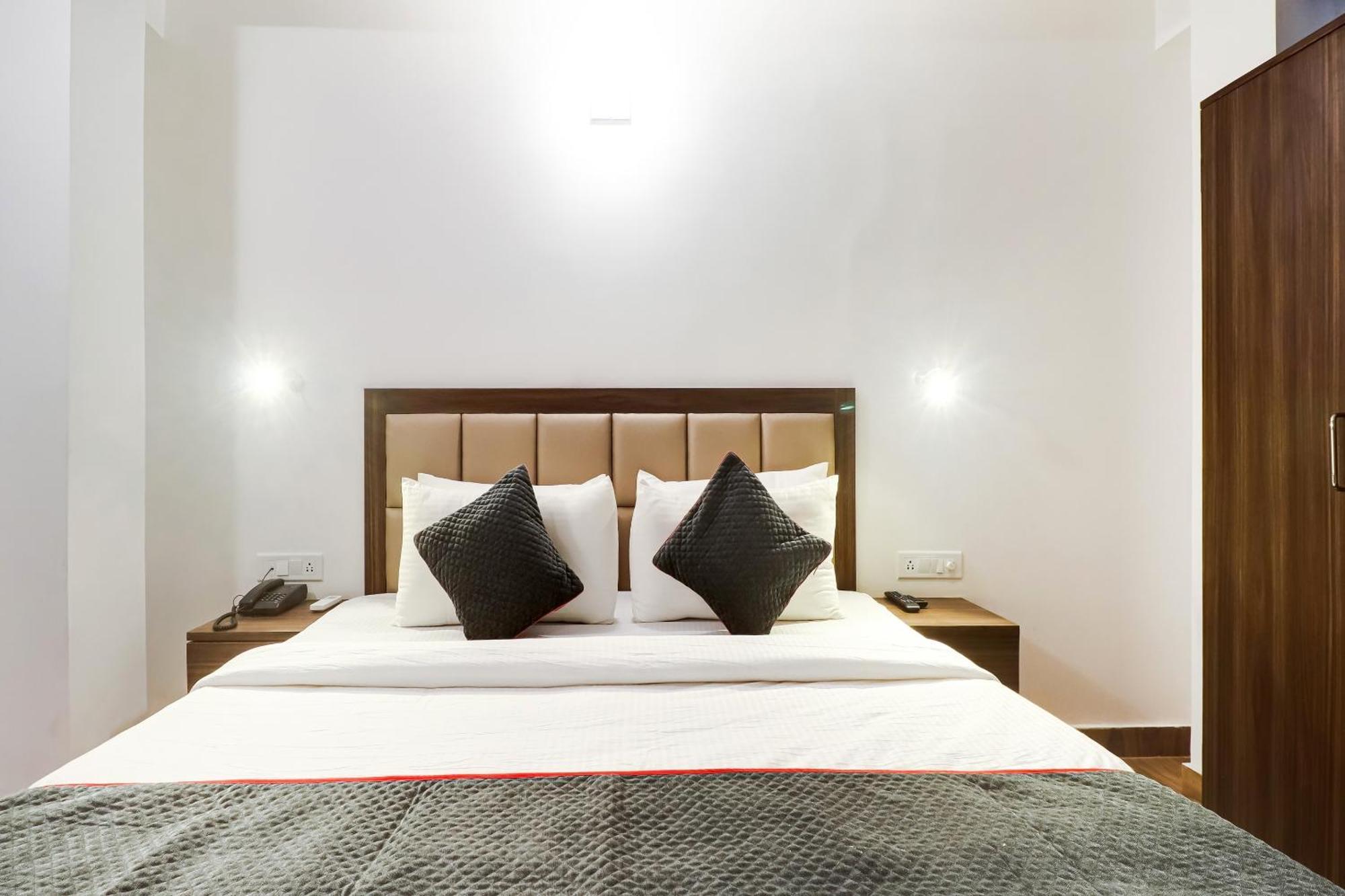 Townhouse Townhouse Clark Inn Патна Екстериор снимка