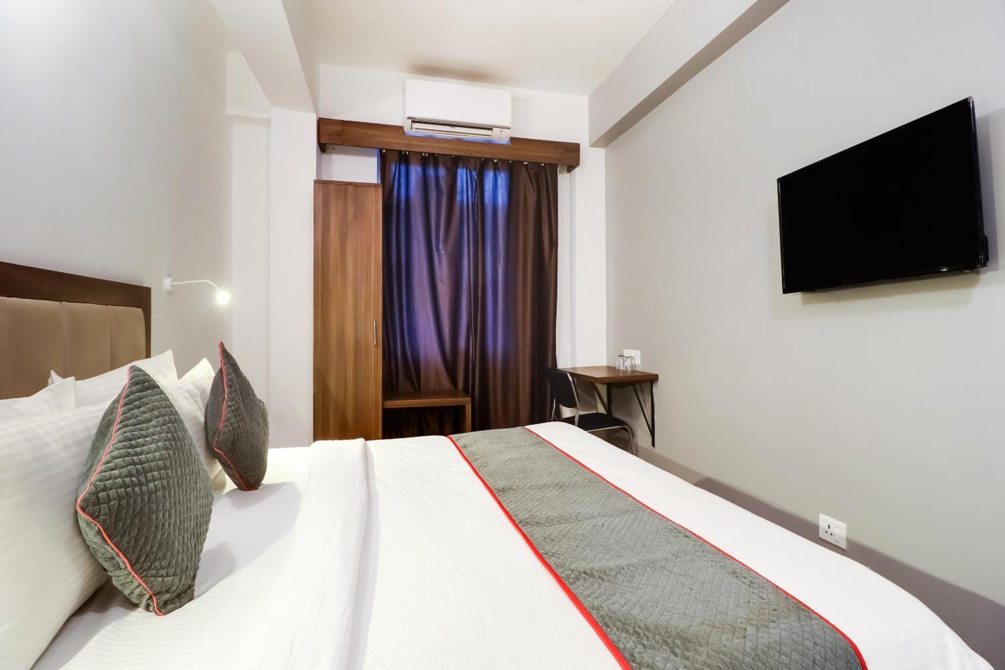 Townhouse Townhouse Clark Inn Патна Екстериор снимка