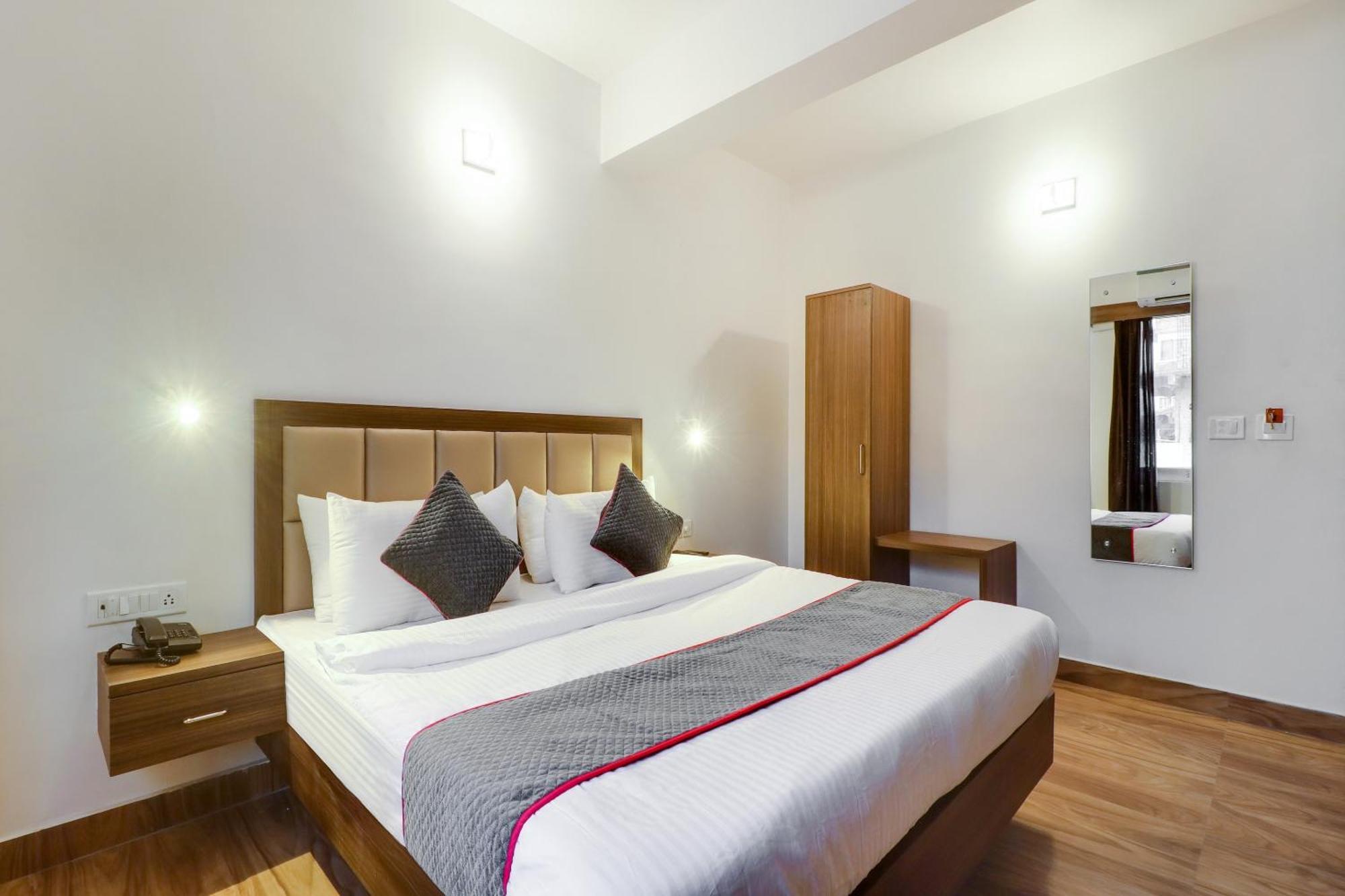 Townhouse Townhouse Clark Inn Патна Екстериор снимка